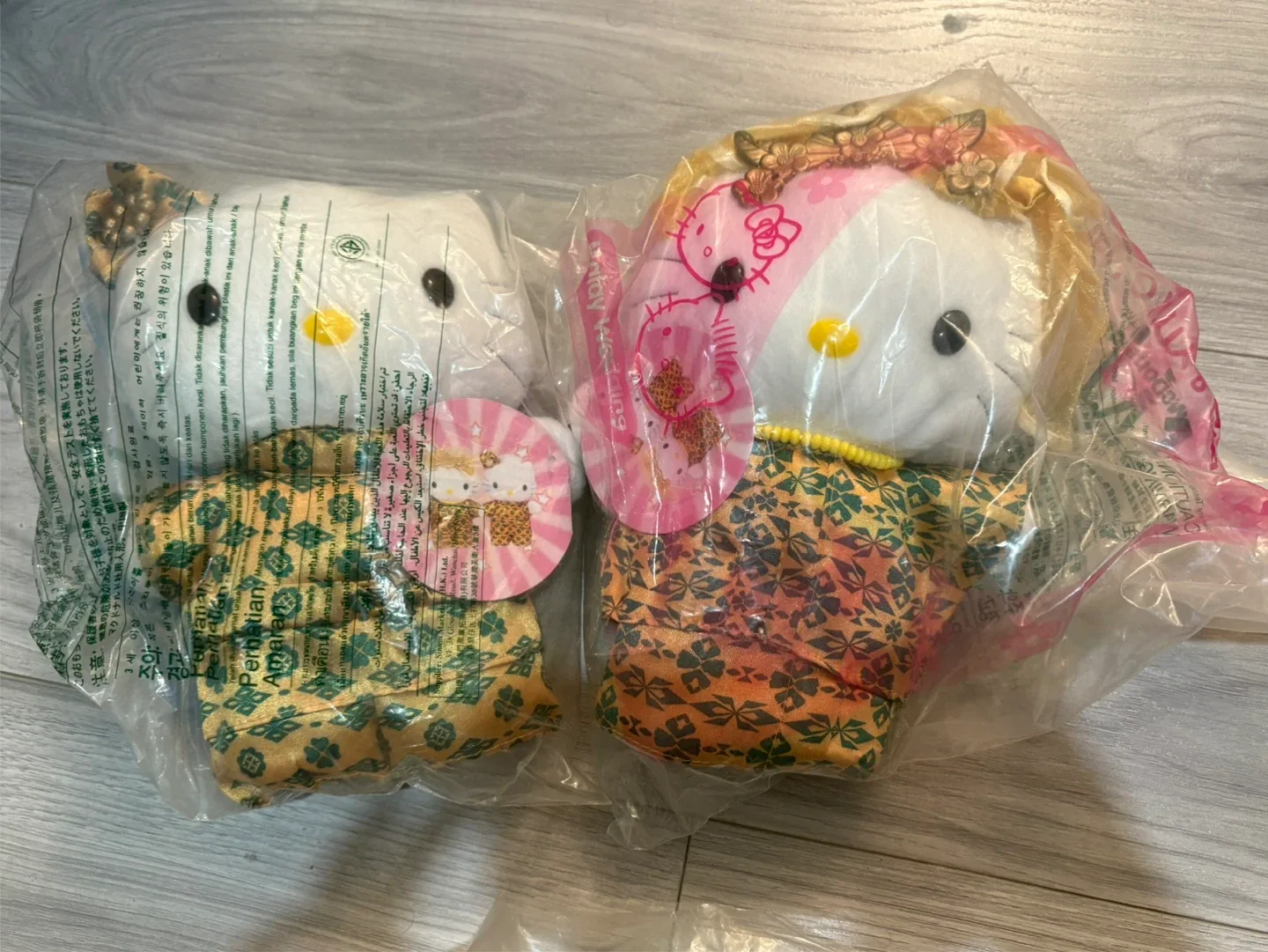 New Hello Kitty Plush Set thumbnail