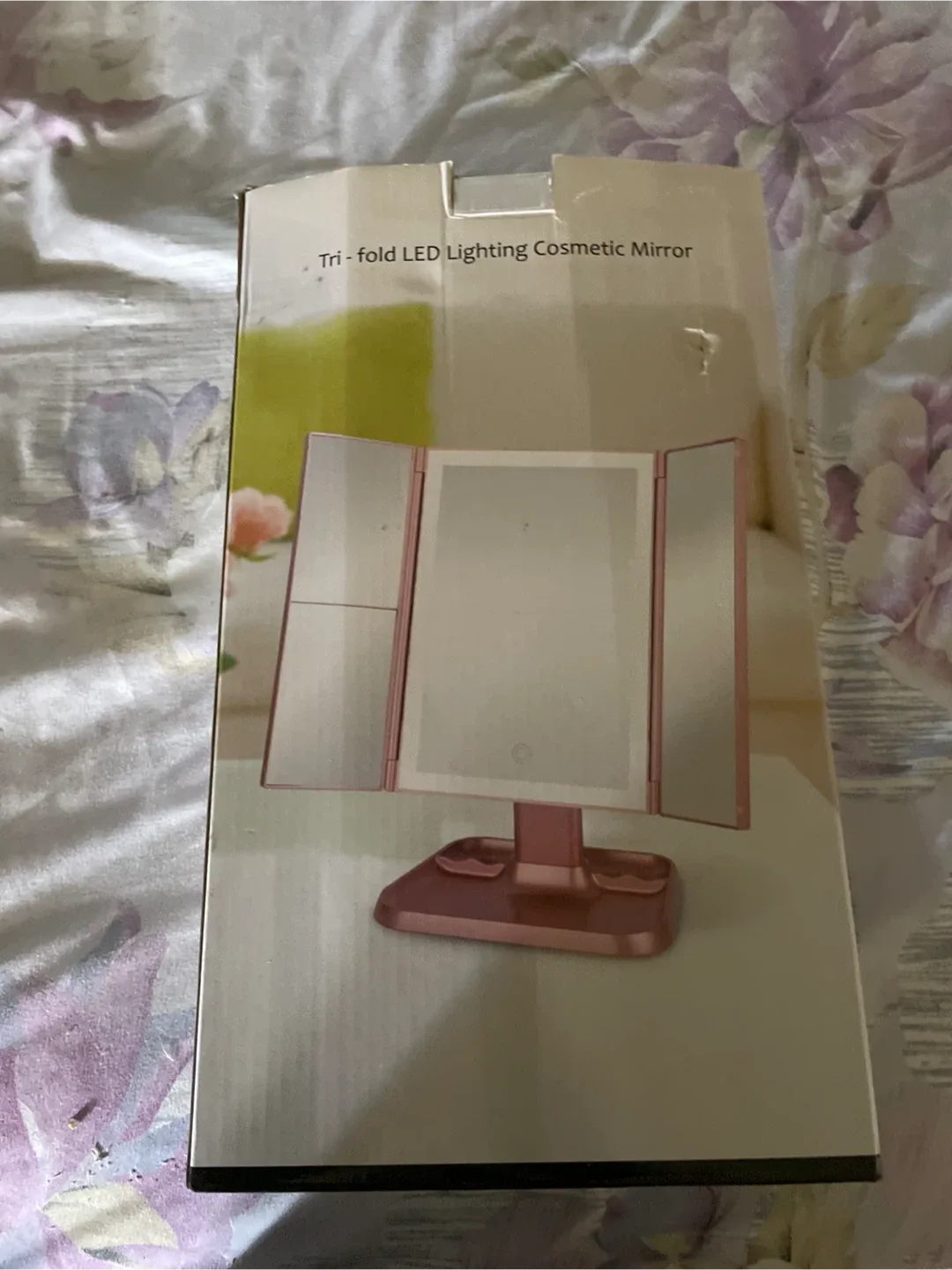 Tri-fold LED Lighting Cosmetic Mirror - New in Box! image indicator(3)