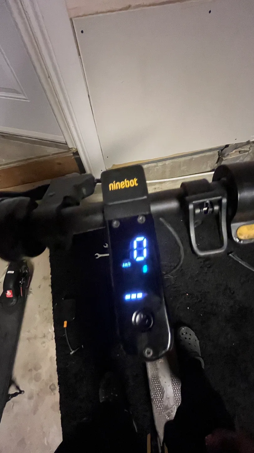 Ninebot max g30 Electric Scooter image indicator(2)