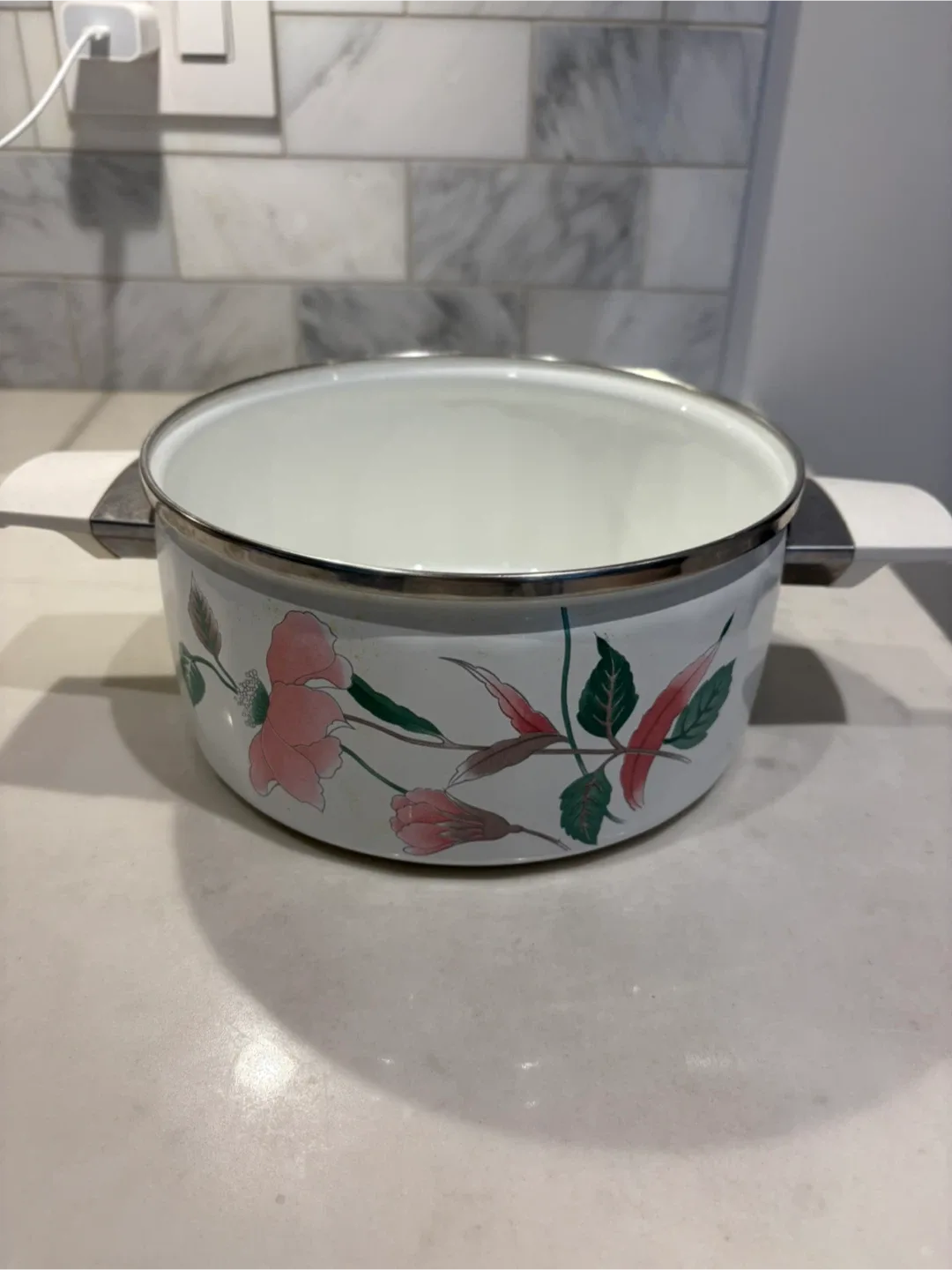 Vintage Floral porcelain Stock Pot with Lid image indicator(2)
