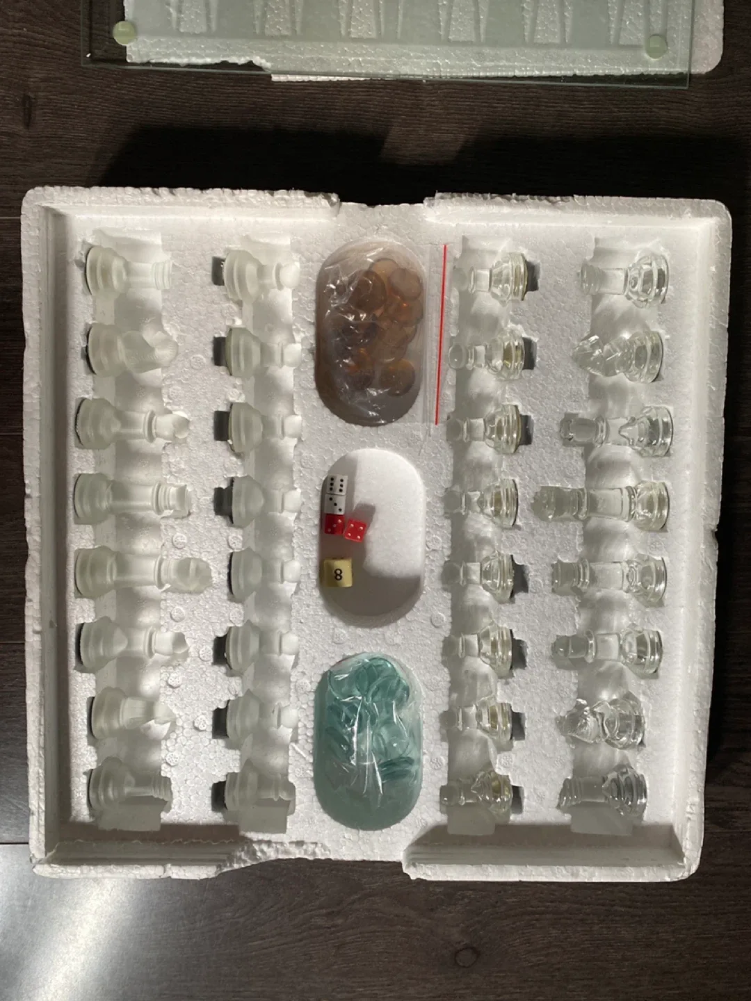 Ensemble De Jeux En Verre 3 En 1 Glass Chess Set image indicator(2)