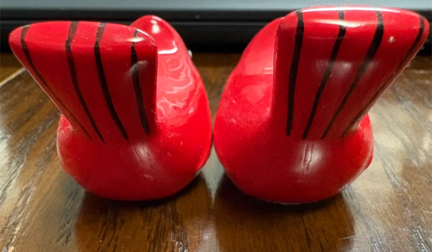 Cardinal Salt and Pepper Shakers image indicator(5)