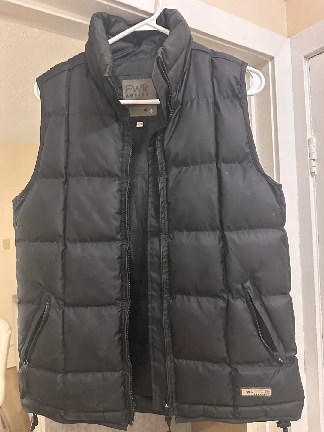 FWR Active Black Puffer Vest - Size Small image indicator(2)