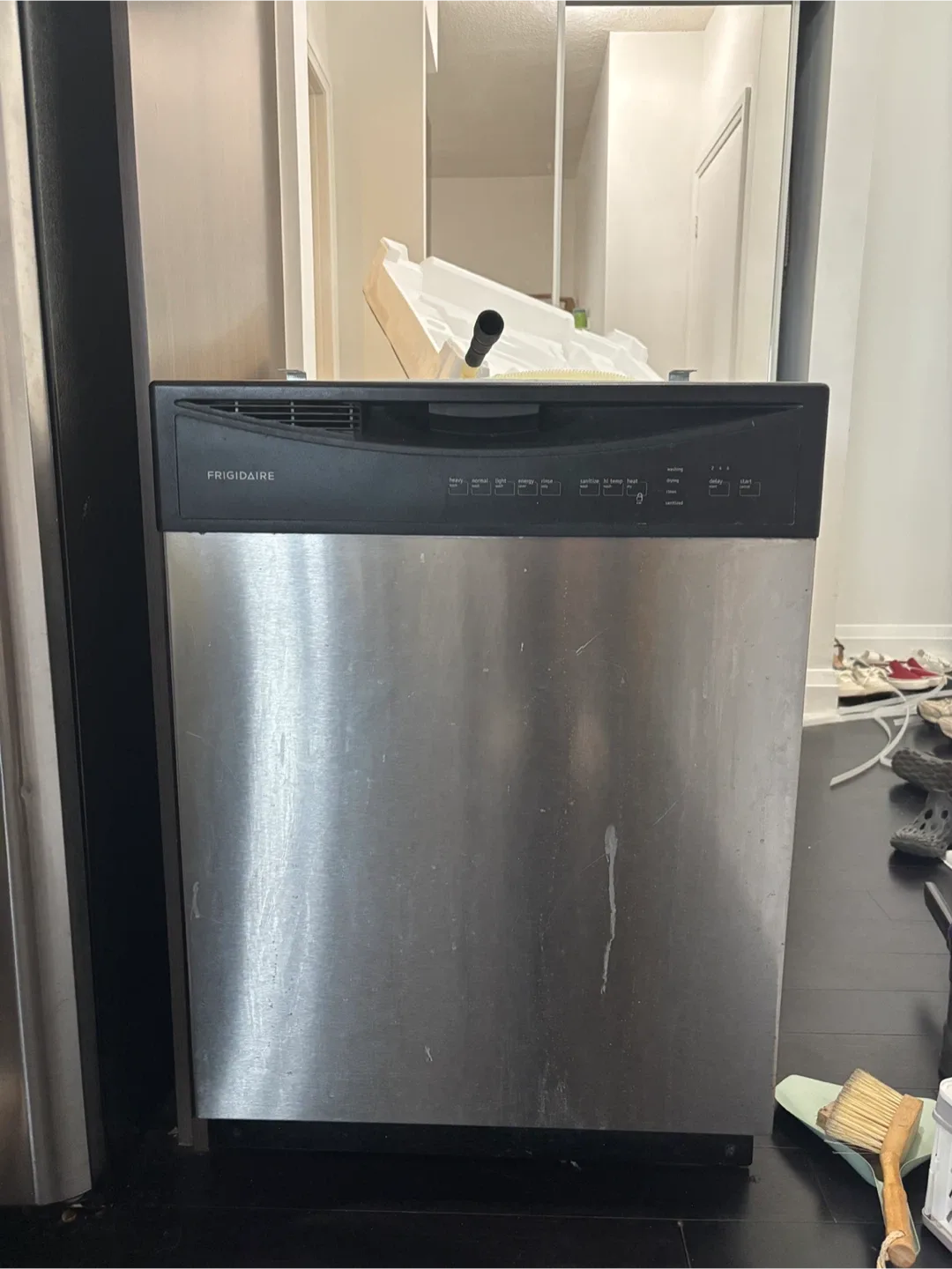 Frigidaire 24” dishwasher works fine thumbnail