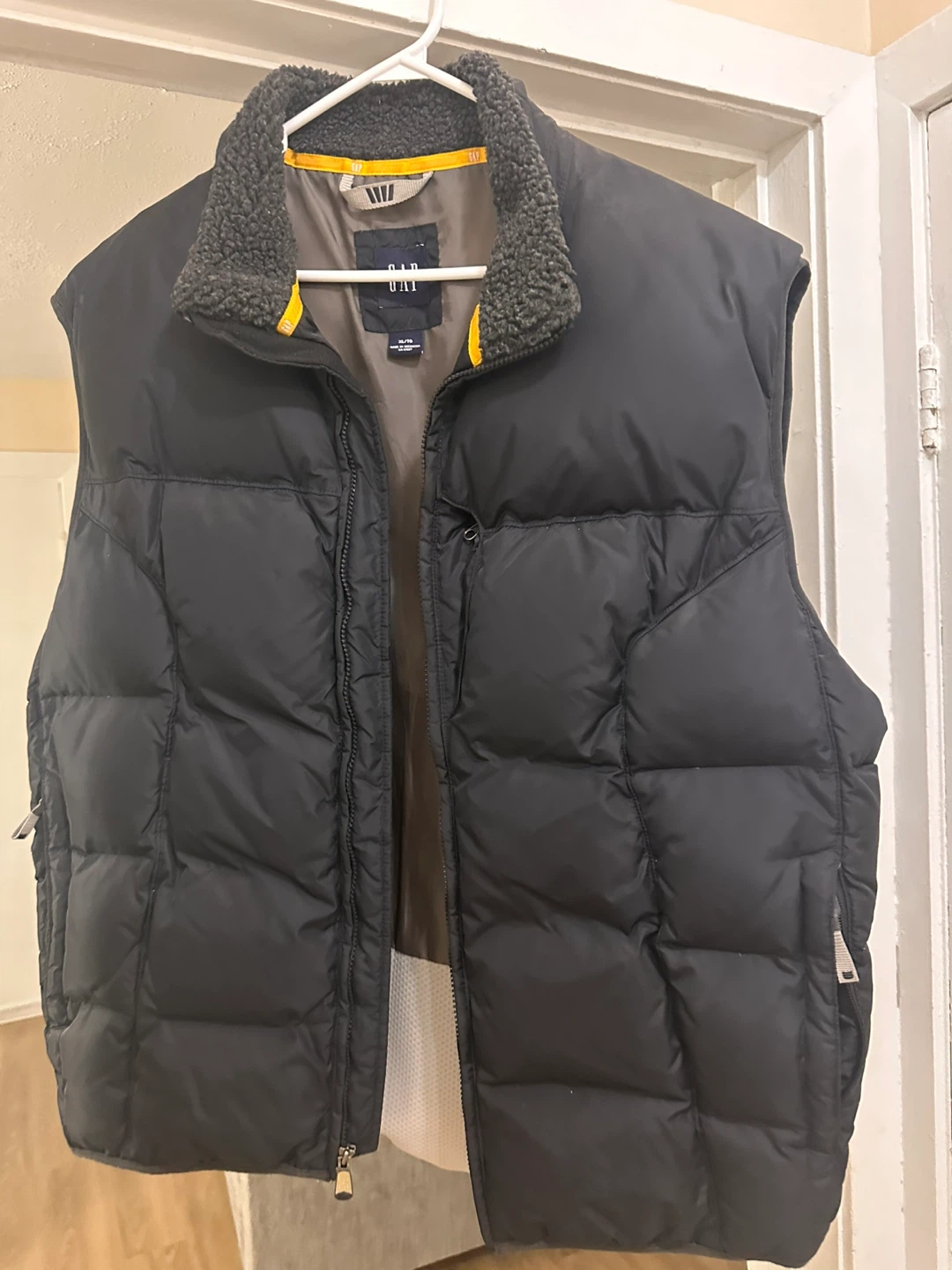 Gap Black Puffer Vest - Size XL - photo 2