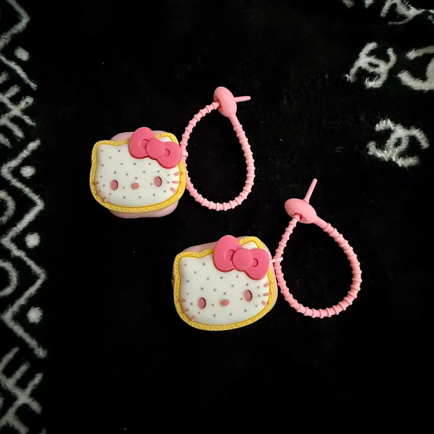 Sanrio AirPods Cases image indicator(4)