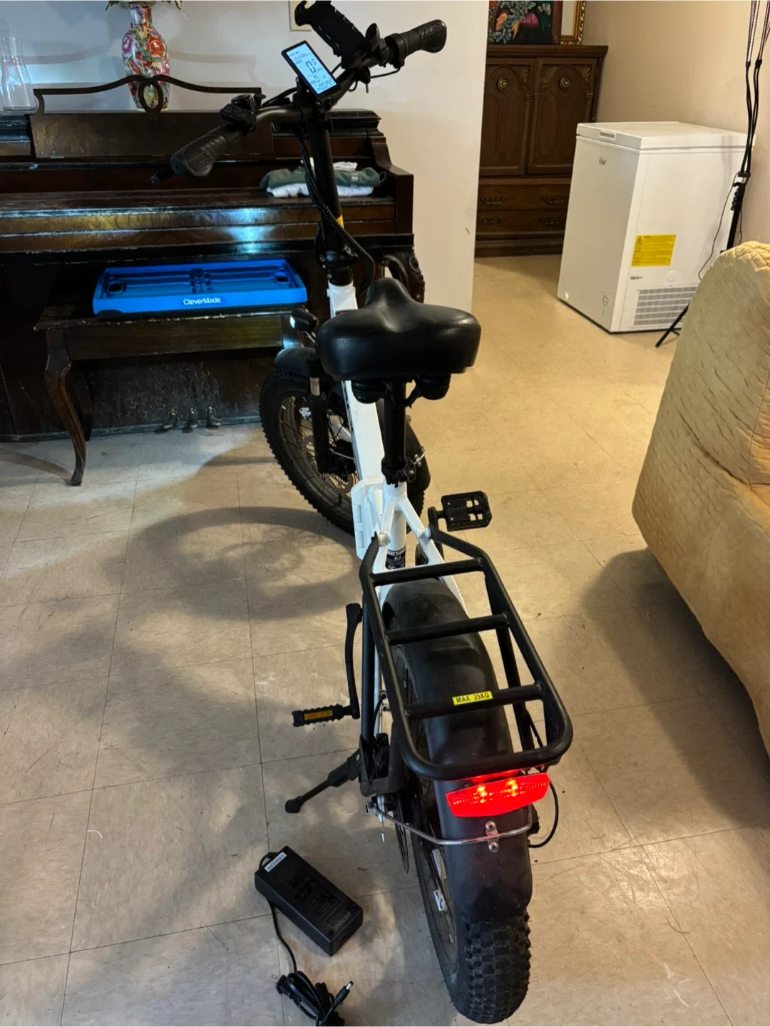 GoTrax Foldable Electric Bike - White image indicator(3)