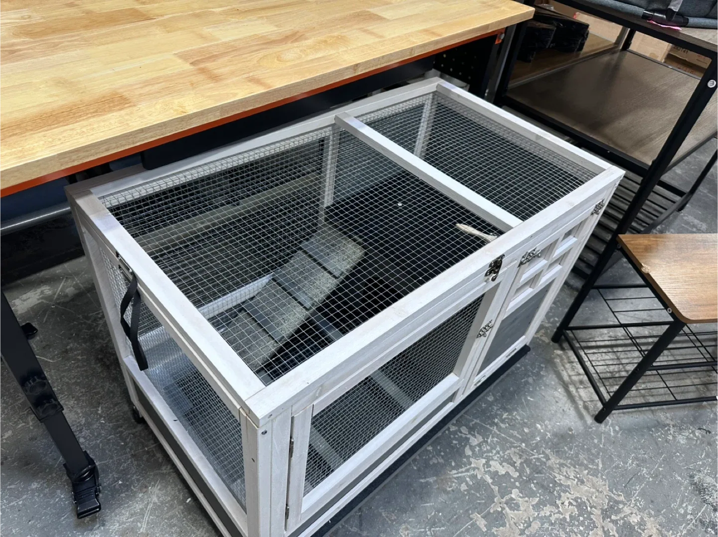 Rabbit/Small Animal Hutch thumbnail