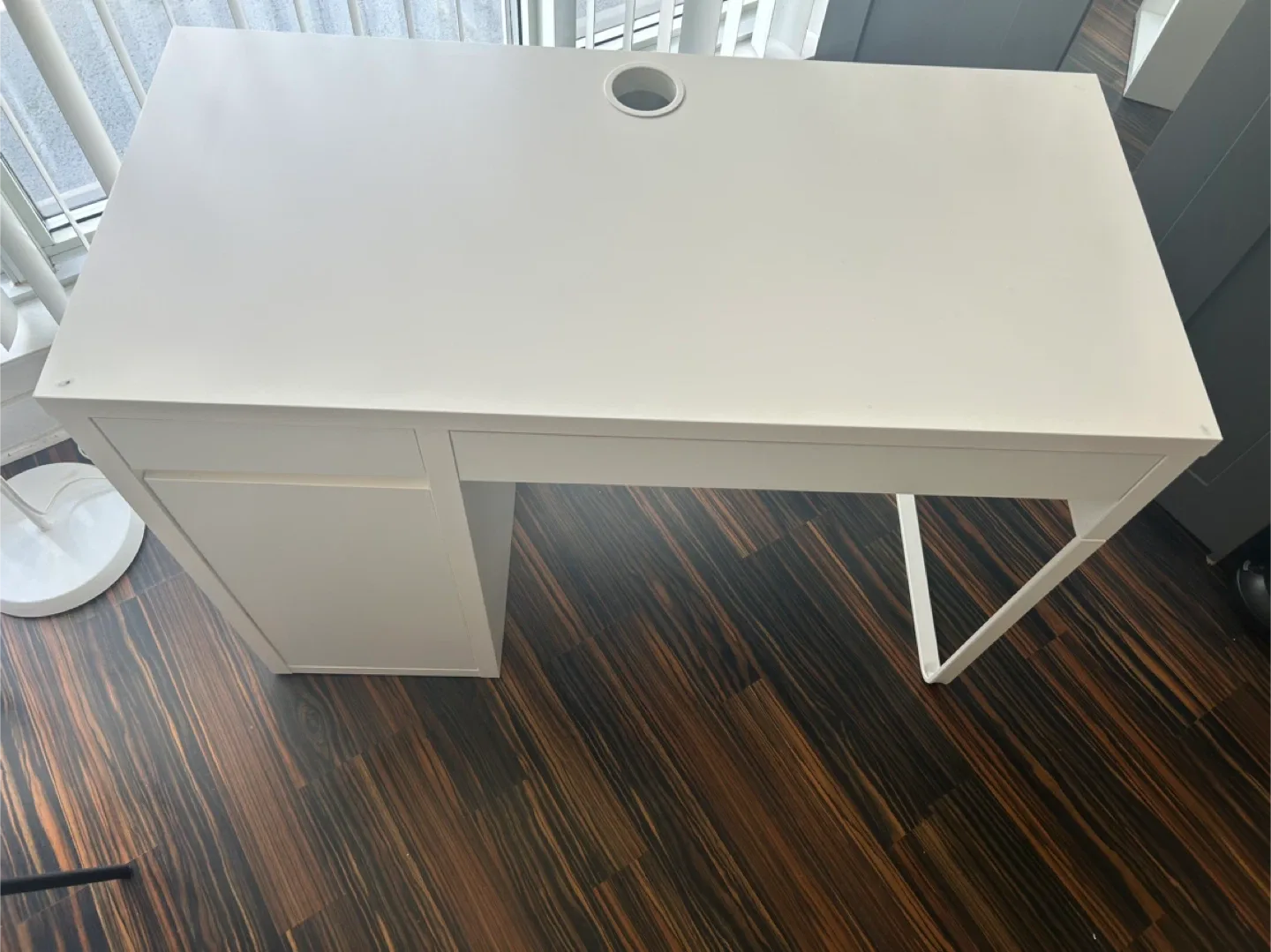 IKEA MICKE White Desk (105x50 cm)