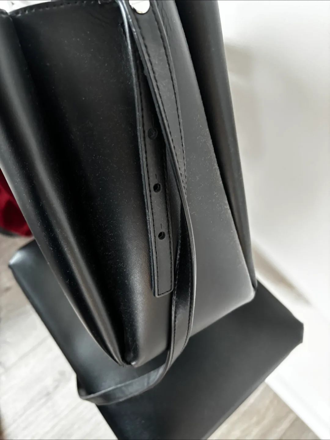 Tommy Hilfiger Black Leather Handbag image indicator(5)