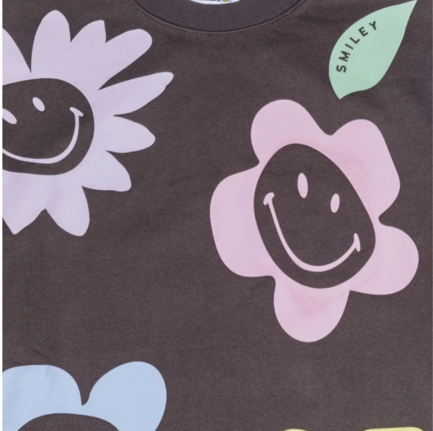 Smiley X Happy Garden Crewneck sweatshirt in washed black image indicator(2)
