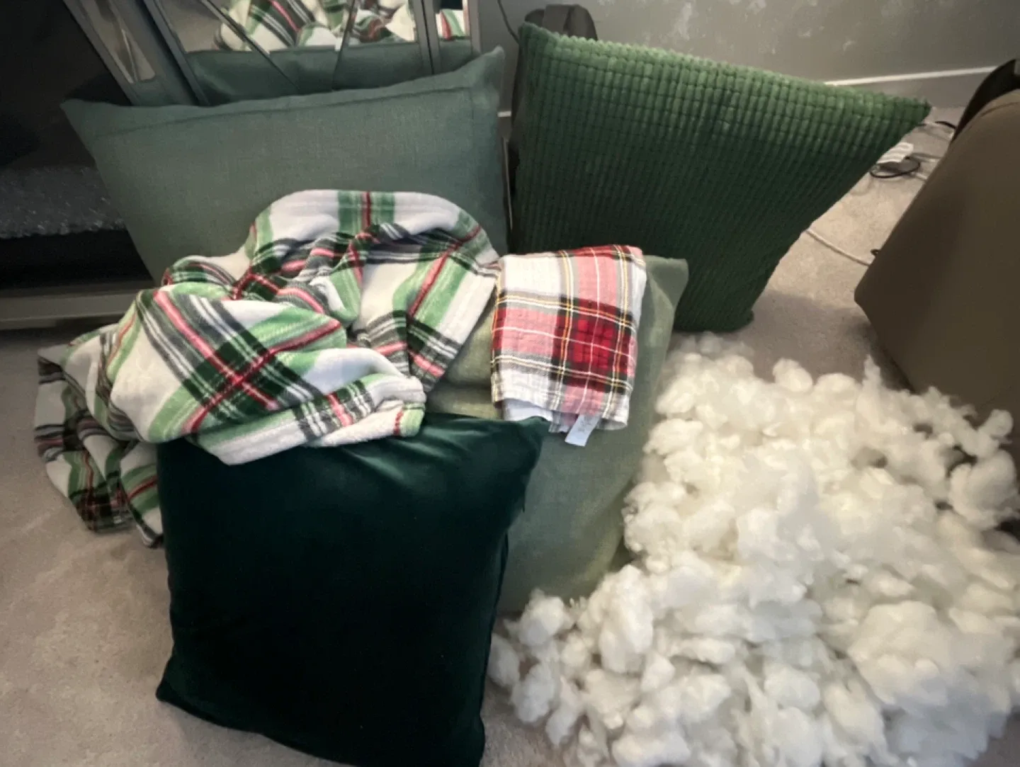 Pillow and throws assortment. thumbnail