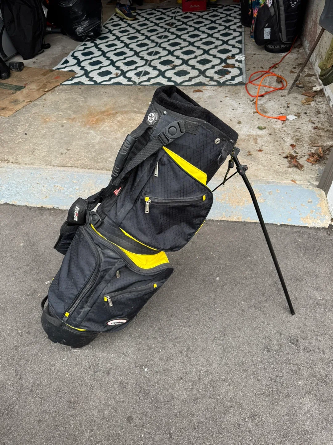 Pro Select Golf Stand Bag - Black & Yellow image indicator(2)