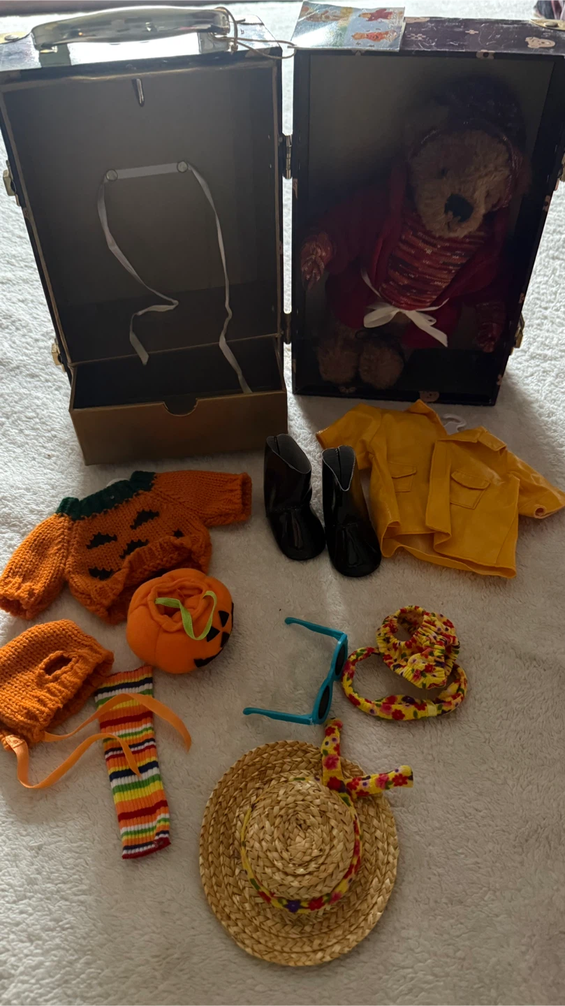 FAO Schwarz A Bear for All Seasons Trunk