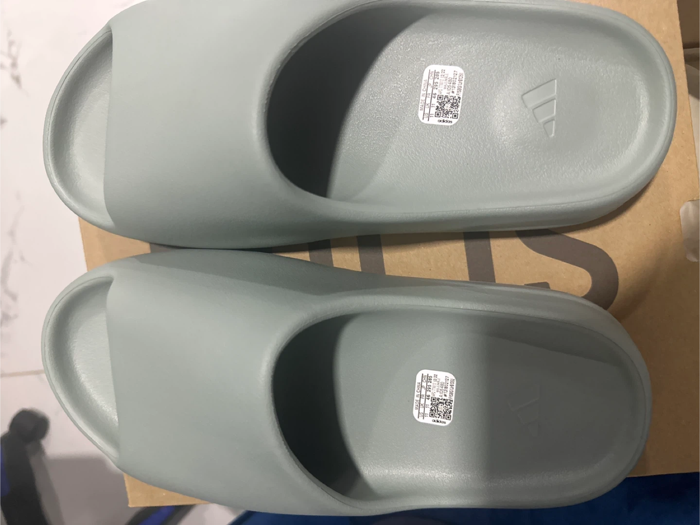 Adidas Yeezy Slide - Size US 11 - photo 2