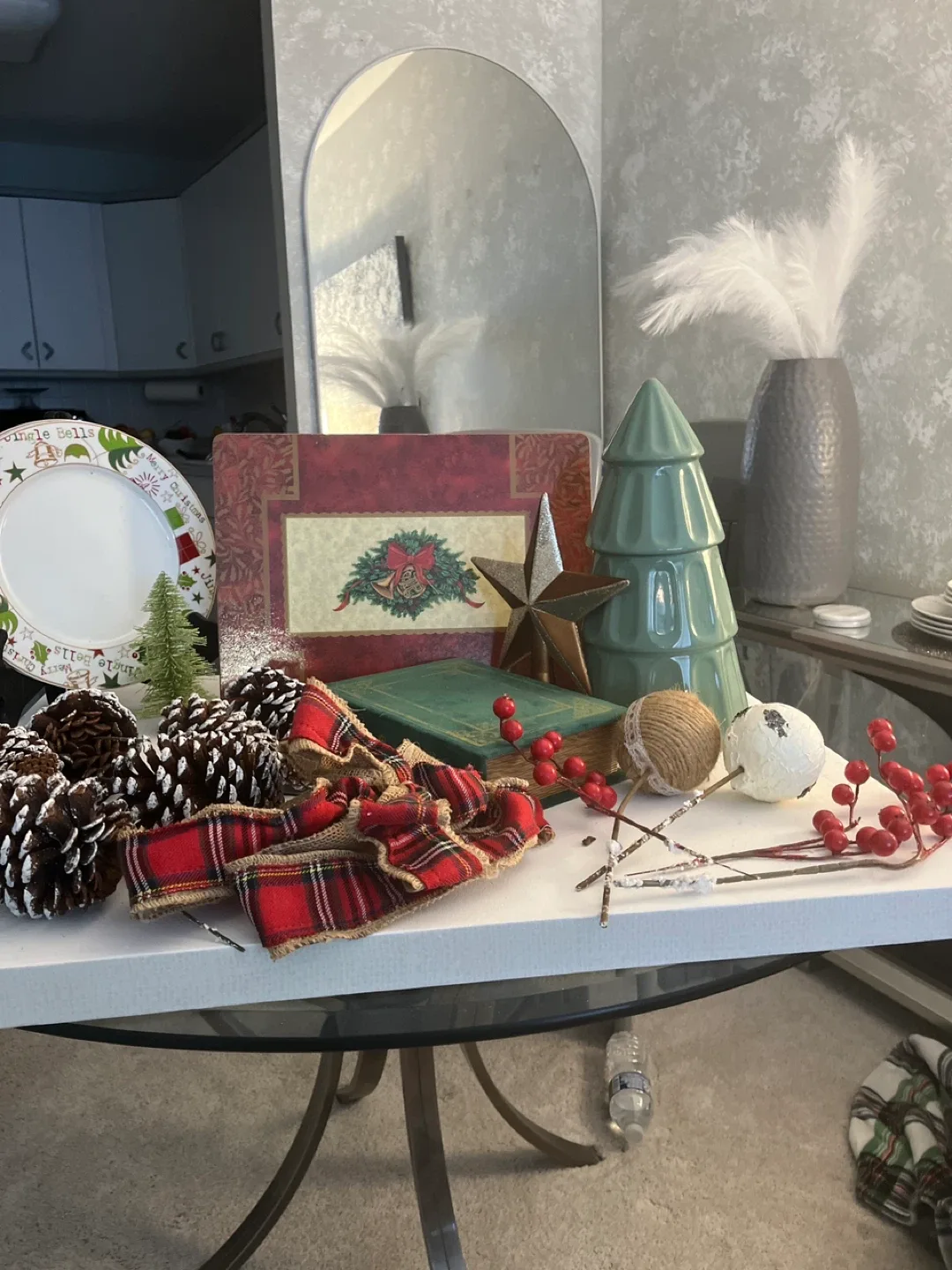 Assorted Christmas decor thumbnail