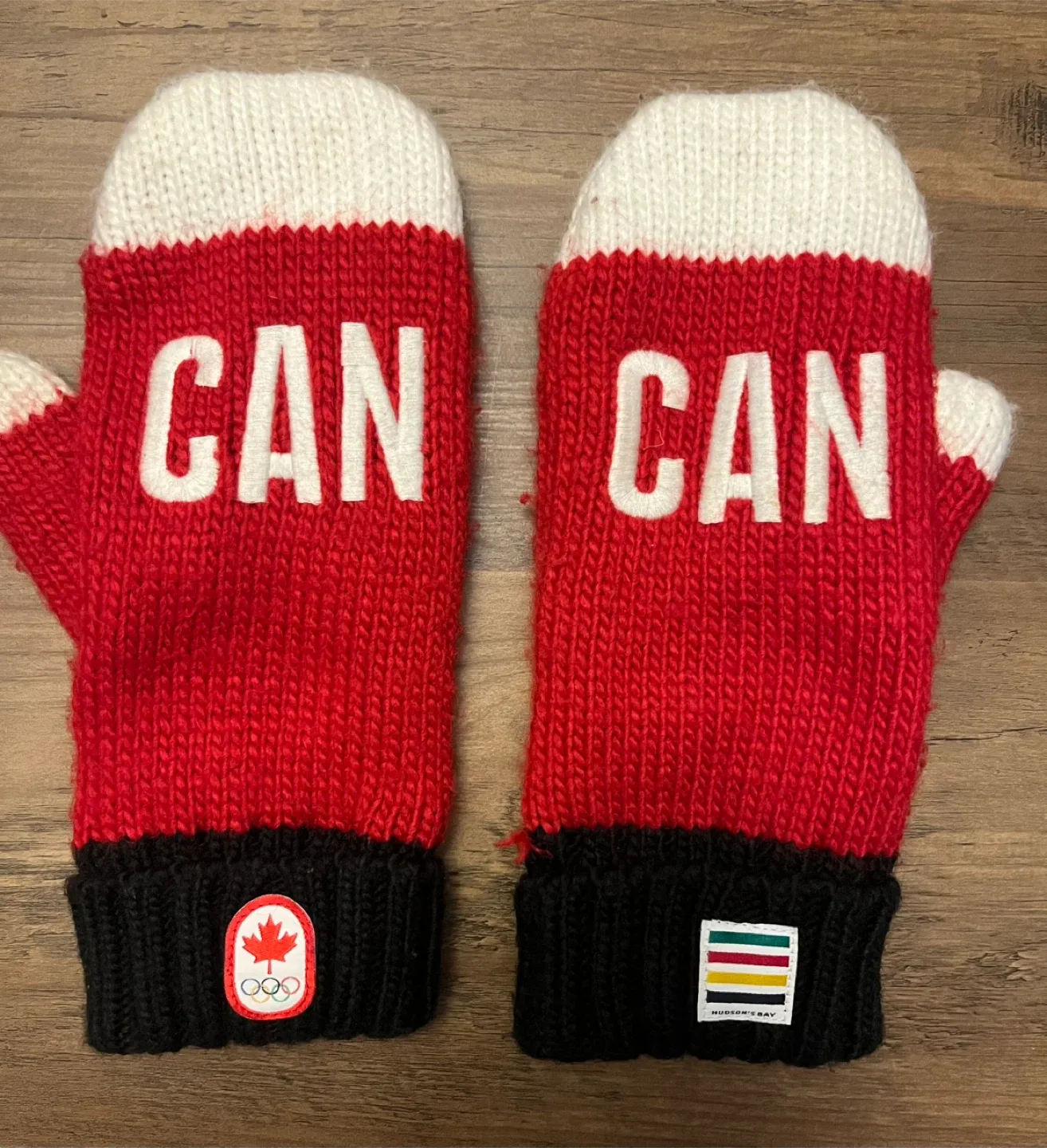 Hudson's Bay Olympic Canada Mittens image indicator(2)