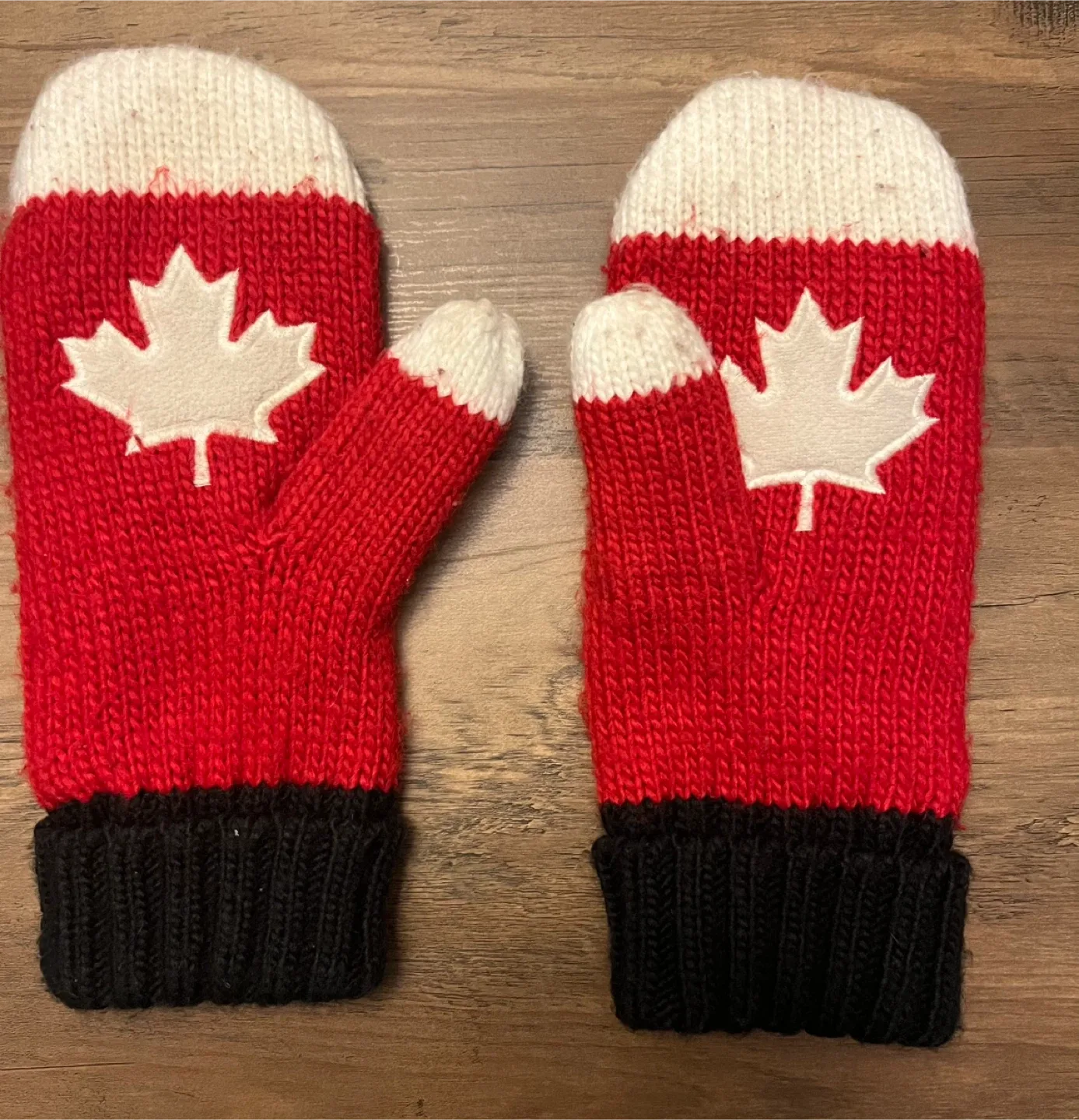 Hudson's Bay Olympic Canada Mittens thumbnail