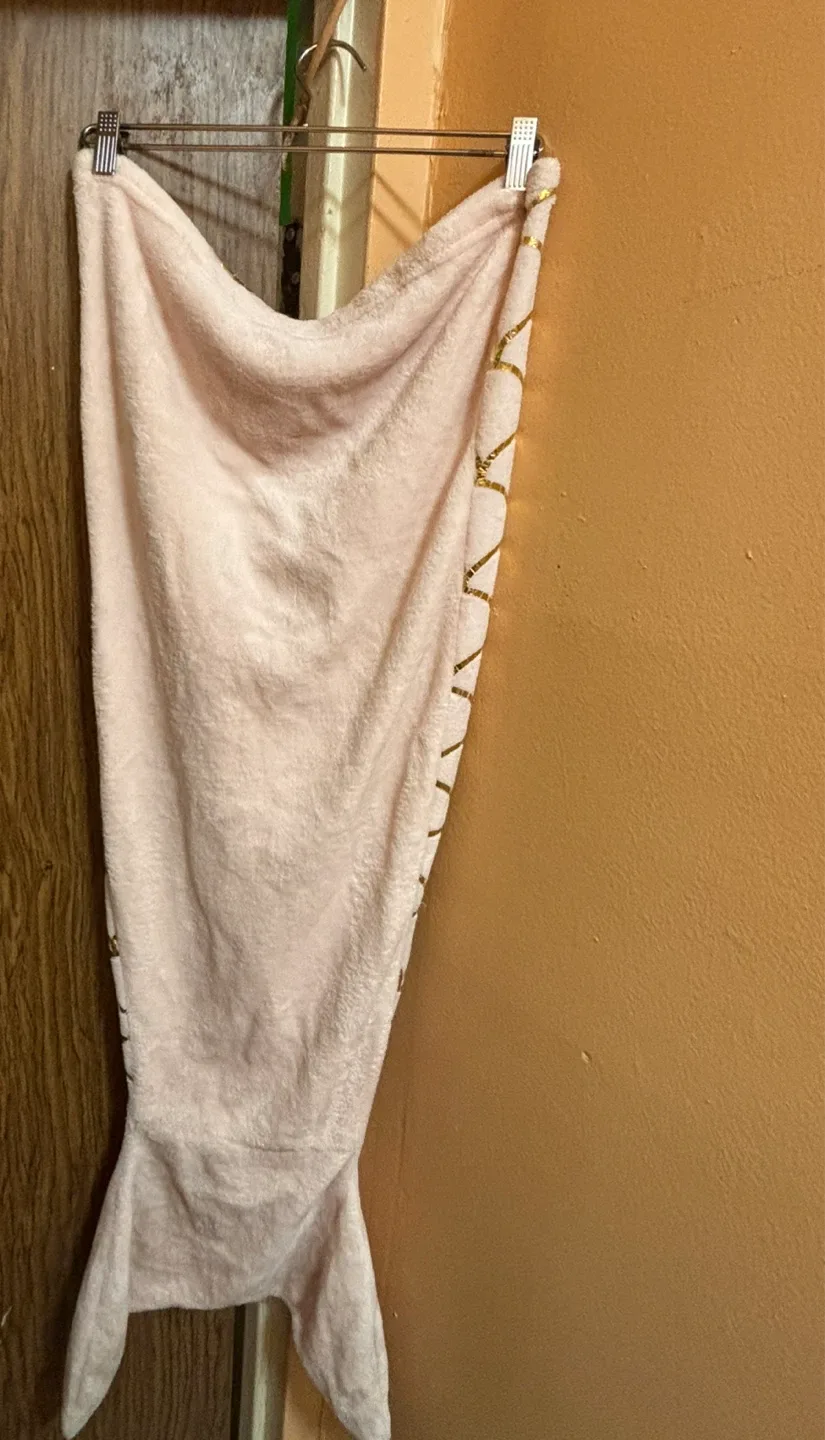 Mermaid Tail Blanket - Pink & Gold image indicator(2)