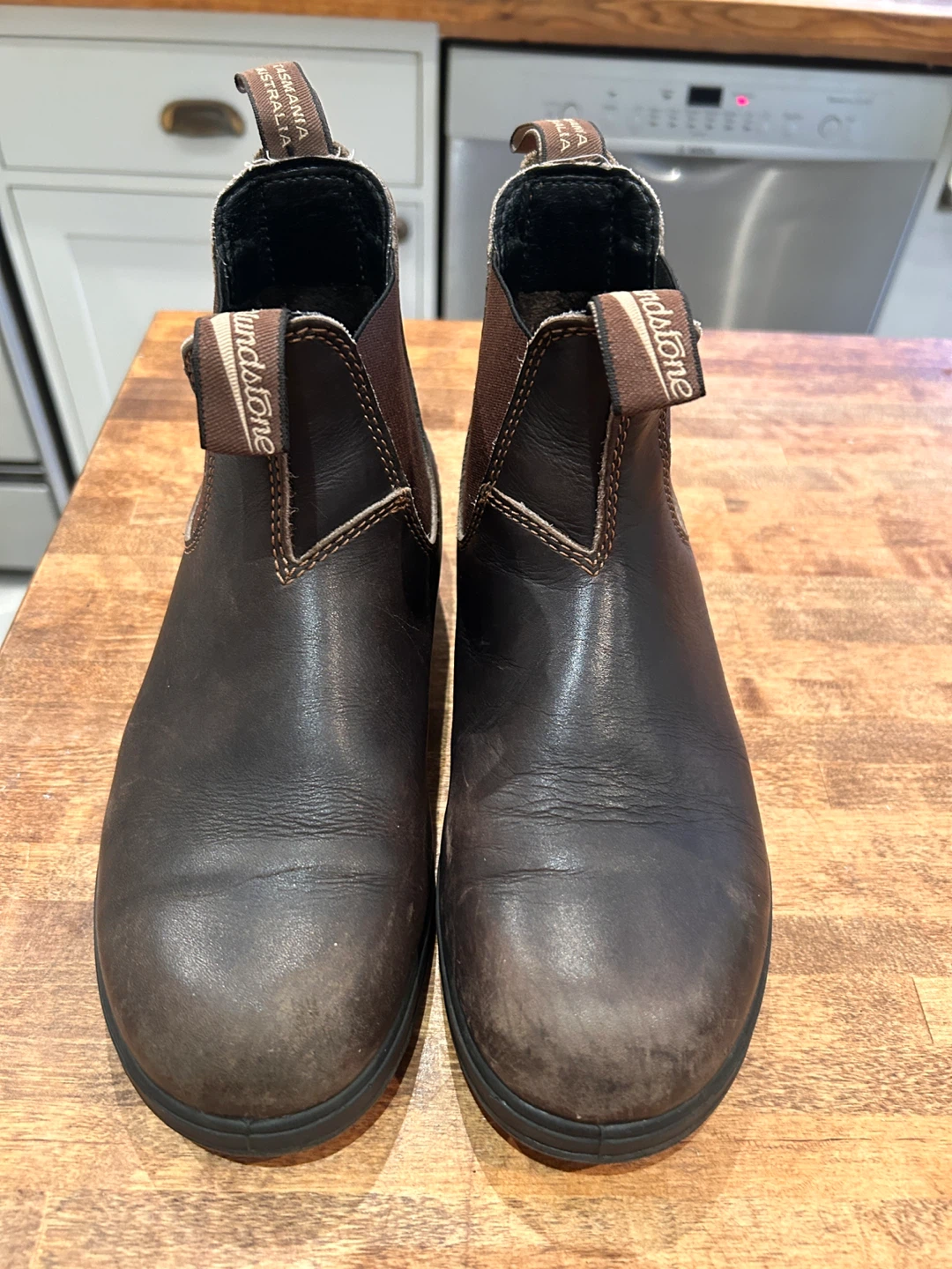 Women’s Brown Classic Blundstones in Size 8.5 - photo 2