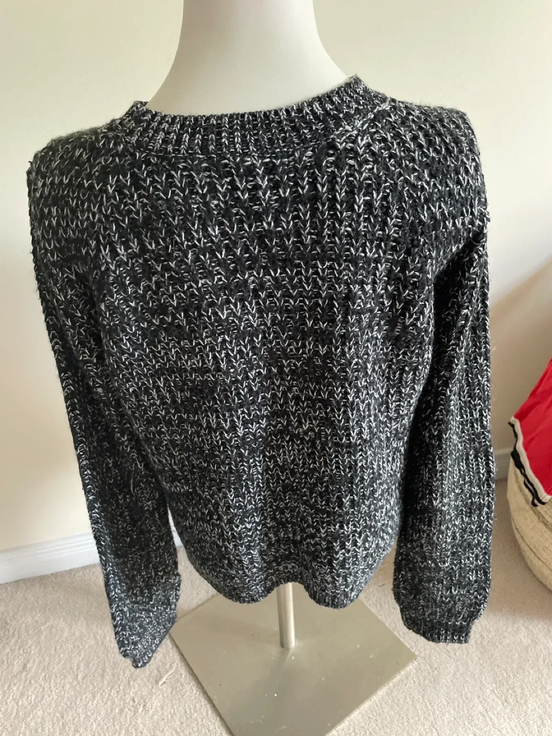 Like new Sweater - Size S image indicator(2)