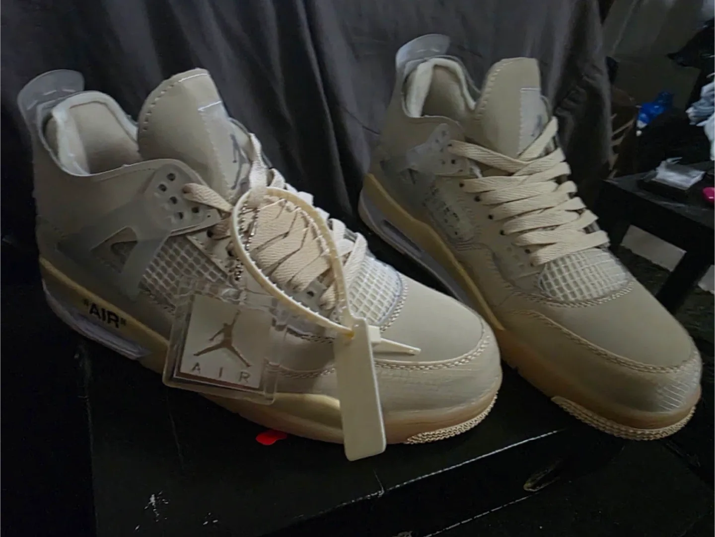 Nike Air Jordan 4 Retro Off-White image indicator(2)