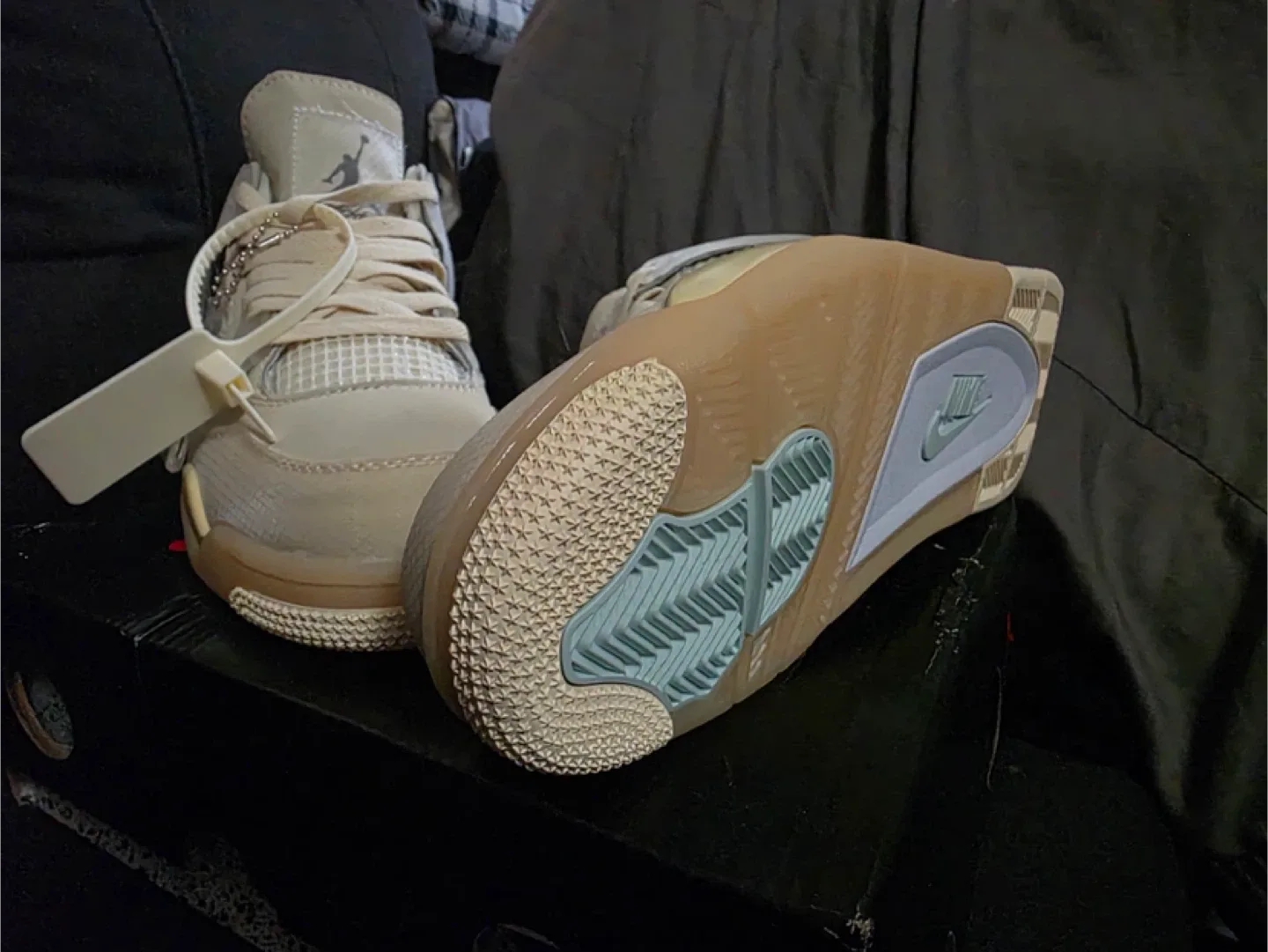 Nike Air Jordan 4 Retro Off-White image indicator(7)