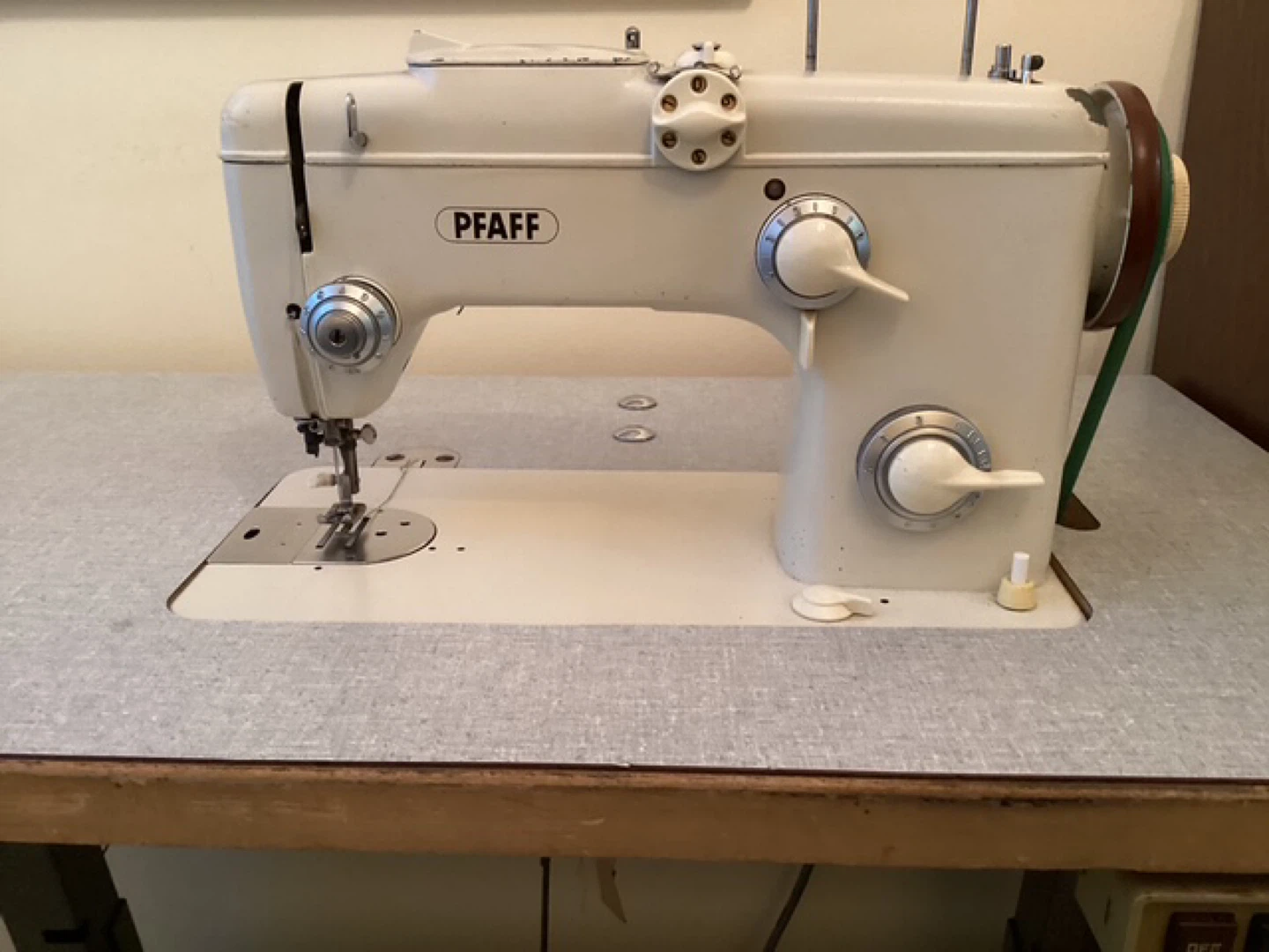 Pfaff 260/261 Sewing Machine
