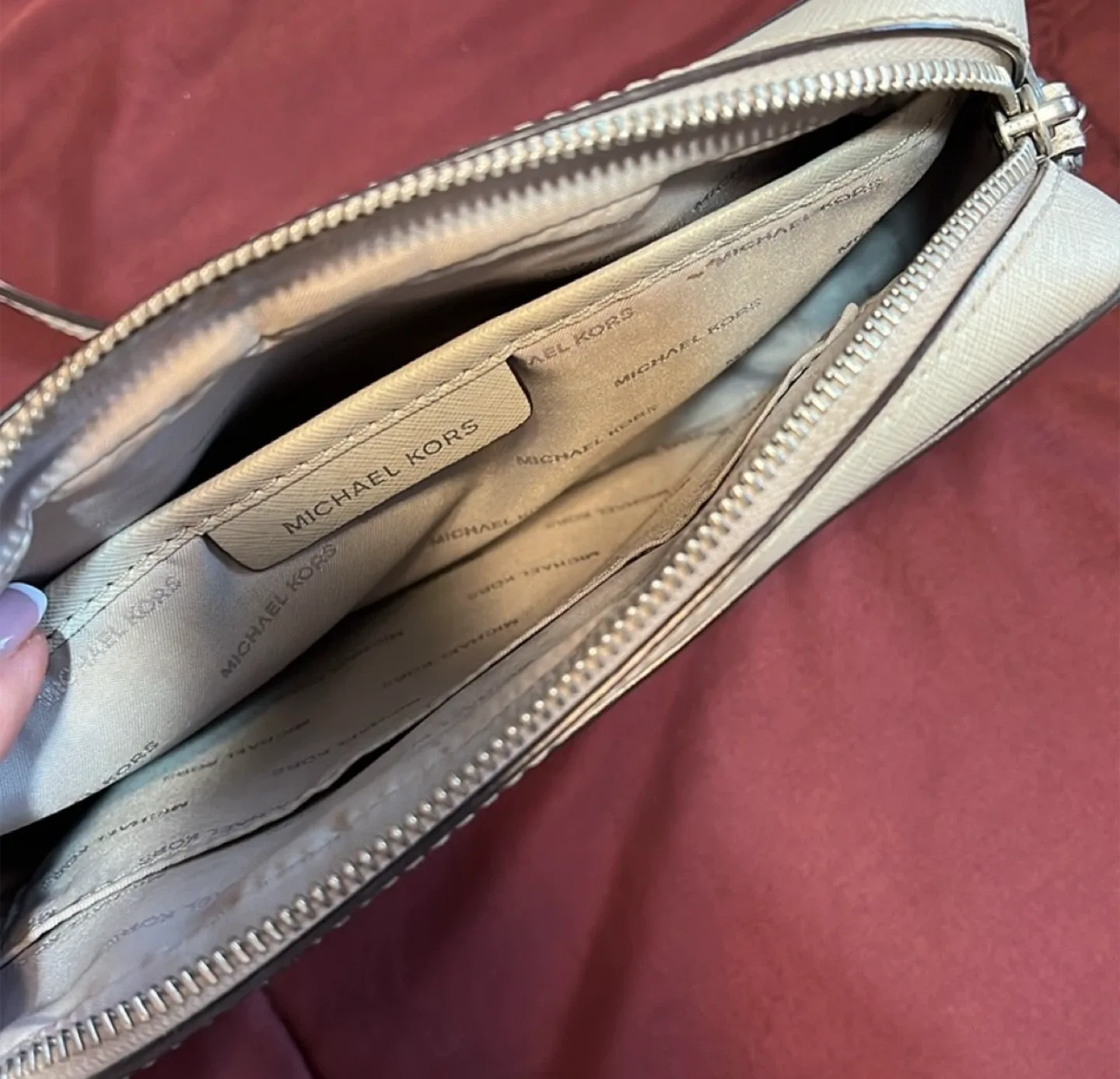 Michael Kors Jet Set Crossbody bag image indicator(3)