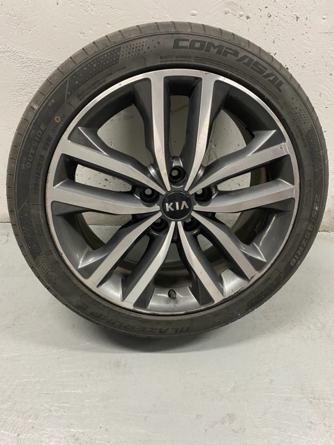 Set of 4 Kia Rim with Tires -  225/55ZR18 - photo 3