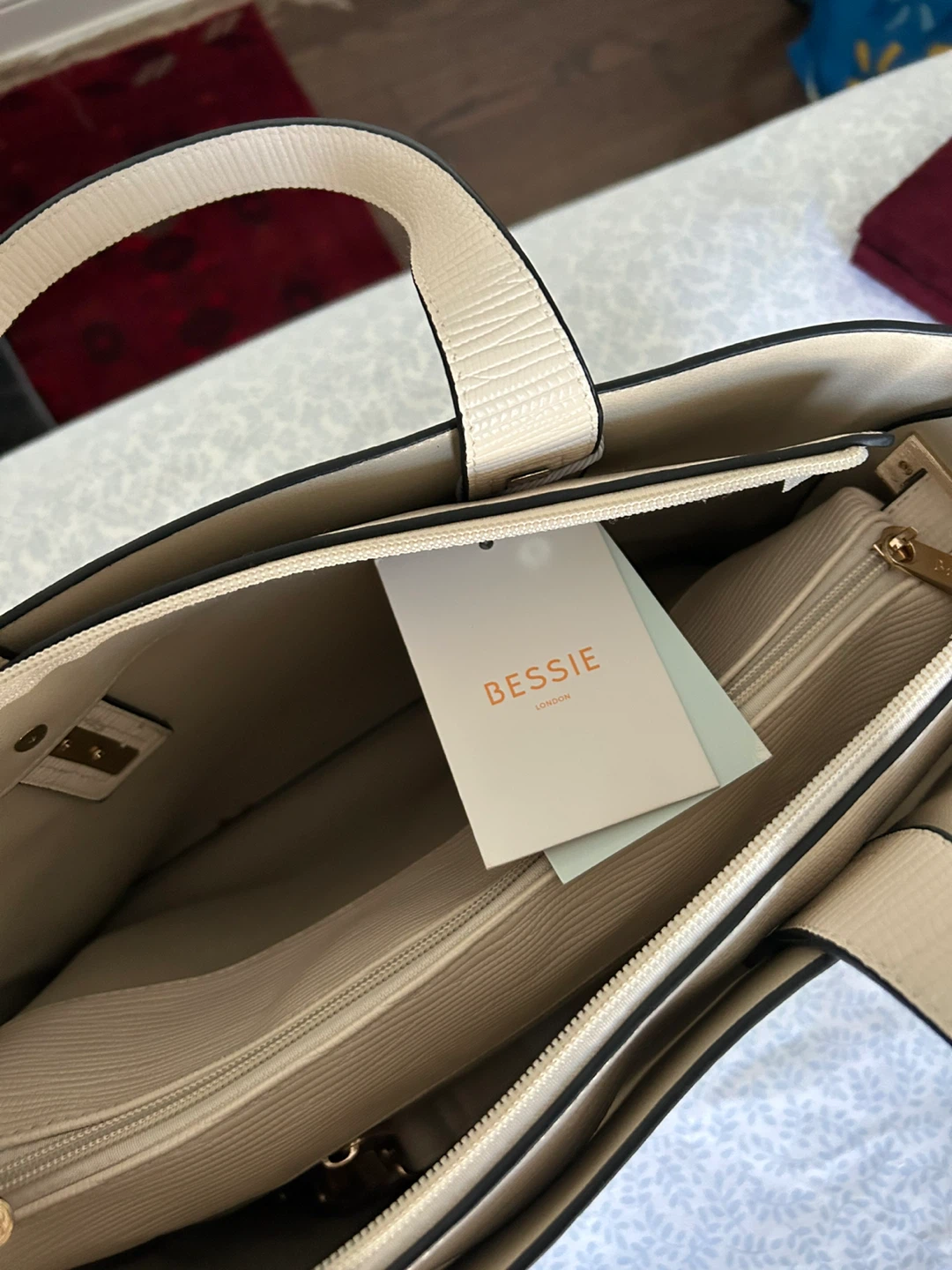 Bessie London Cream Tote Bag - photo 4