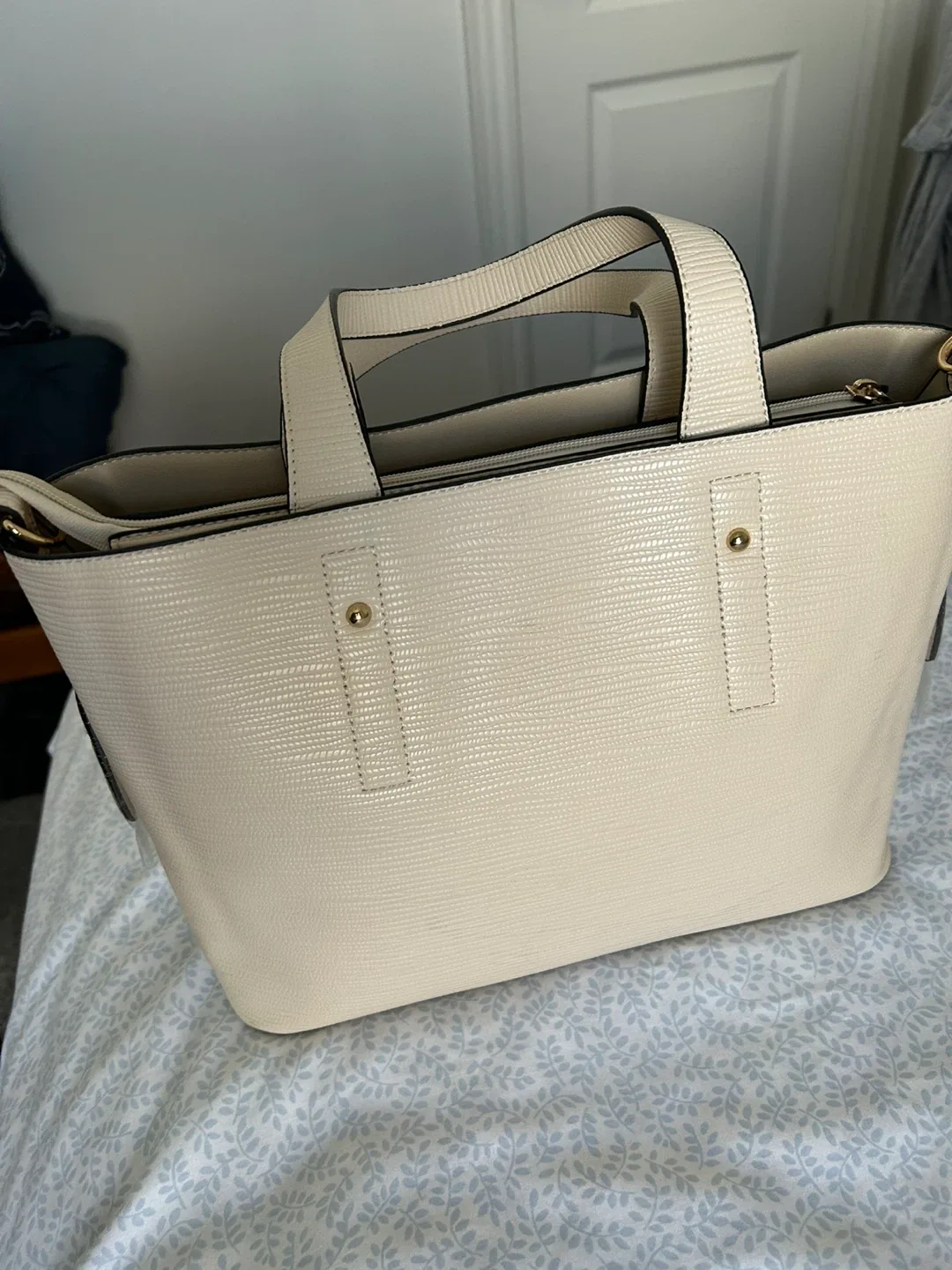 Bessie London Cream Tote Bag image indicator(3)