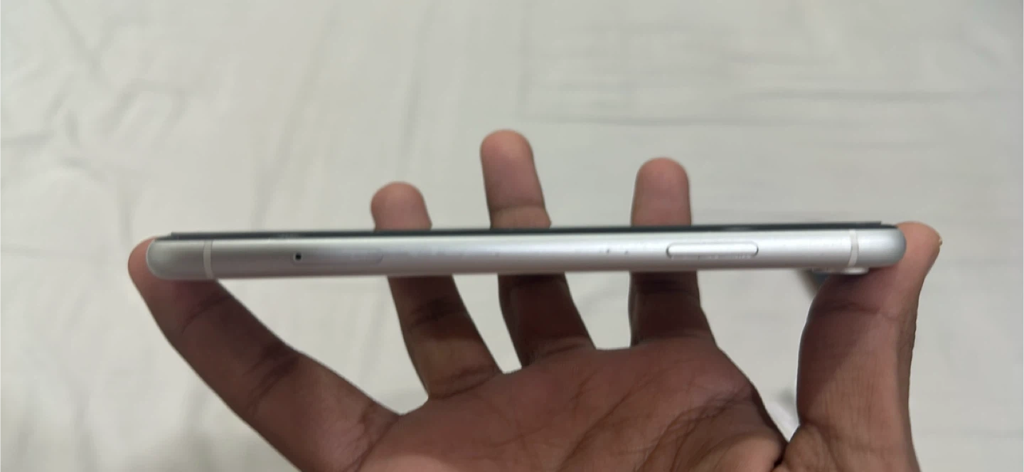 Apple iPhone XR - White - photo 4