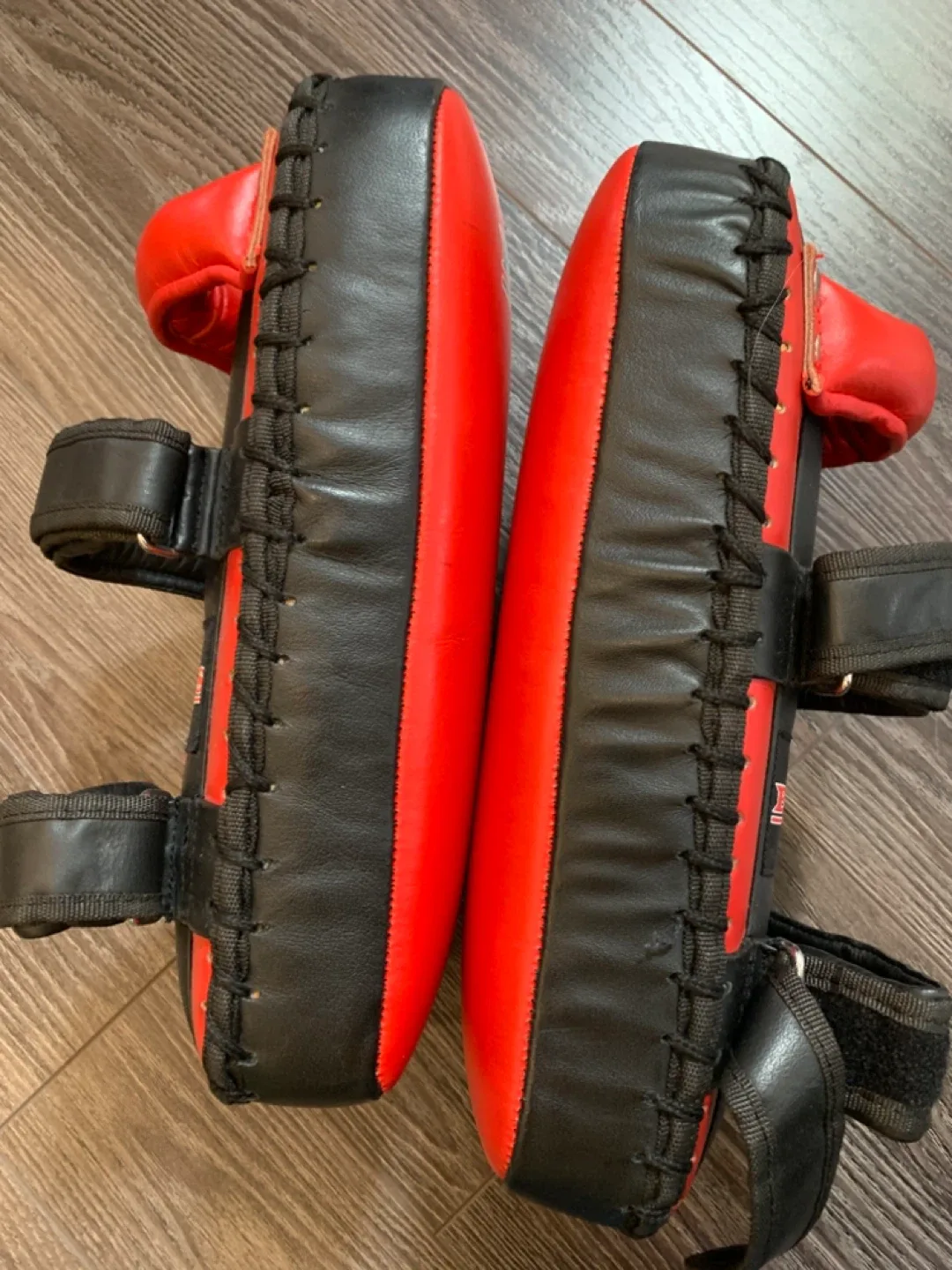 BOES Kick Pads - Red & Black image indicator(3)