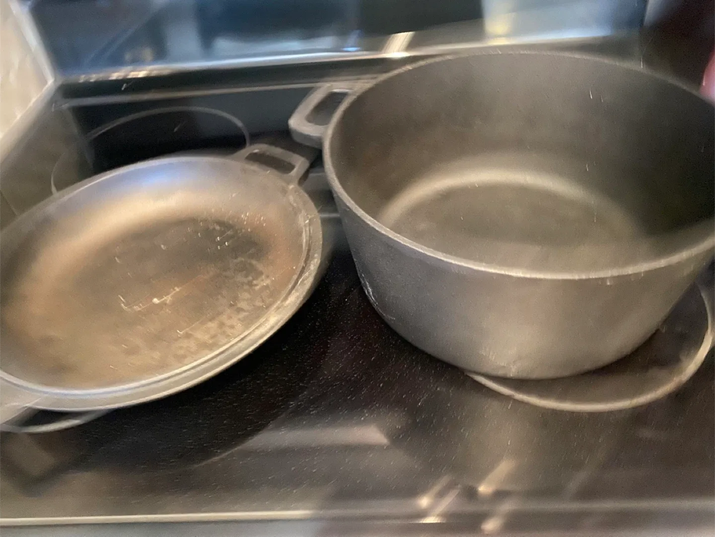 Cast Iron Dutch Oven and Skillet Set image indicator(2)