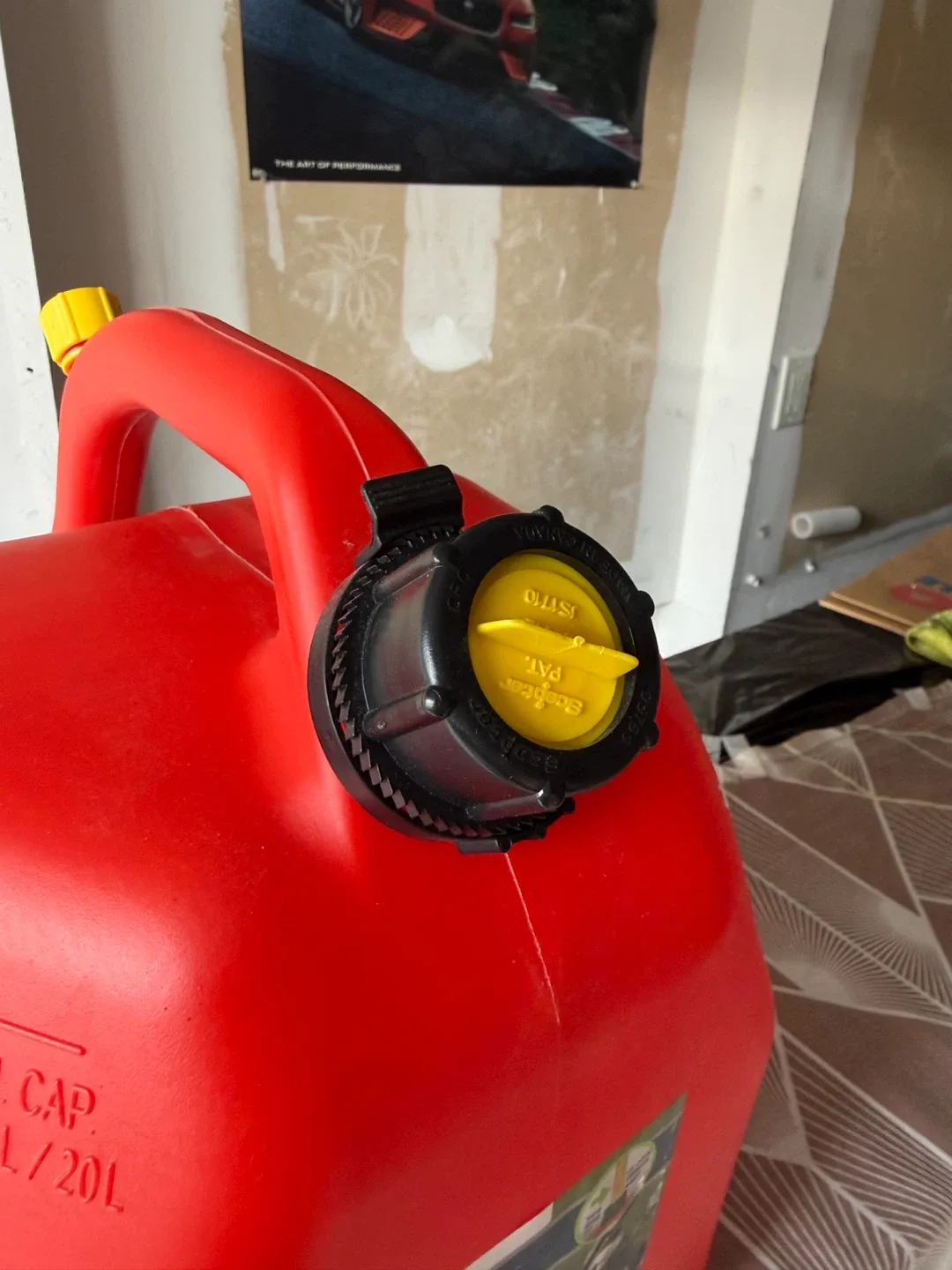 Scepter 5.3 Gal / 20L Gasoline Container image indicator(4)