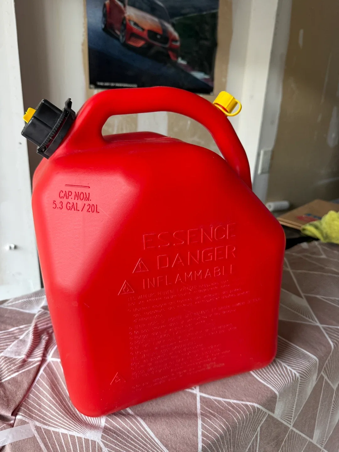 Scepter 5.3 Gal / 20L Gasoline Container image indicator(3)