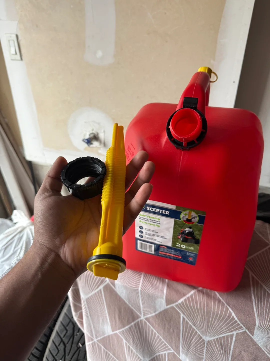 Scepter 5.3 Gal / 20L Gasoline Container image indicator(5)