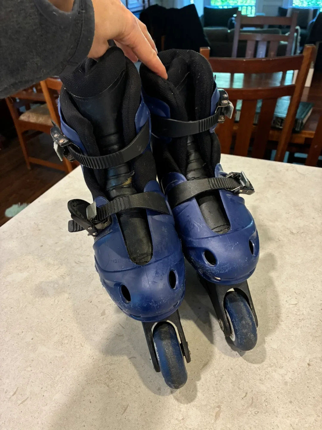 Free Adjustable Inline Skates Kid’s Size 1-4 image indicator(2)