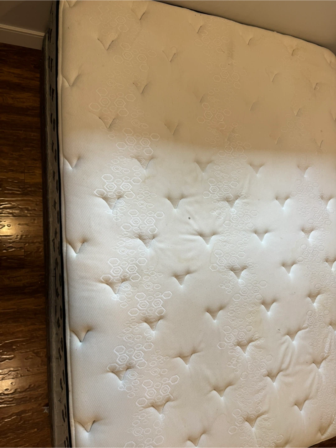 Queen Mattress and box spring - photo 3