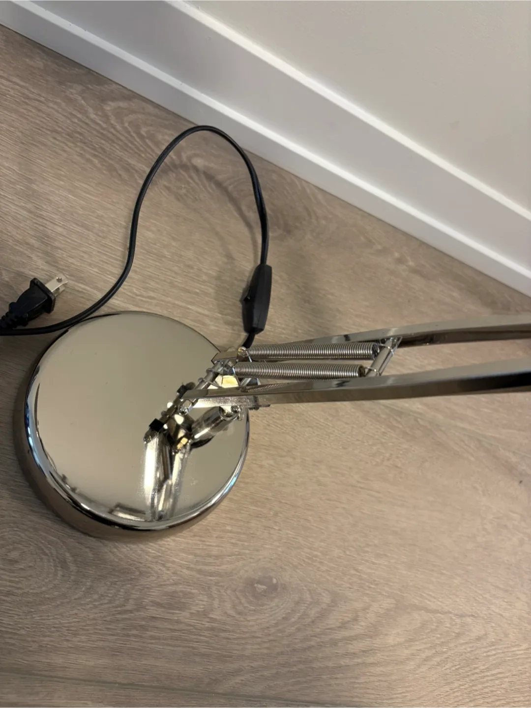 Adjustable Chrome Desk Lamp image indicator(5)