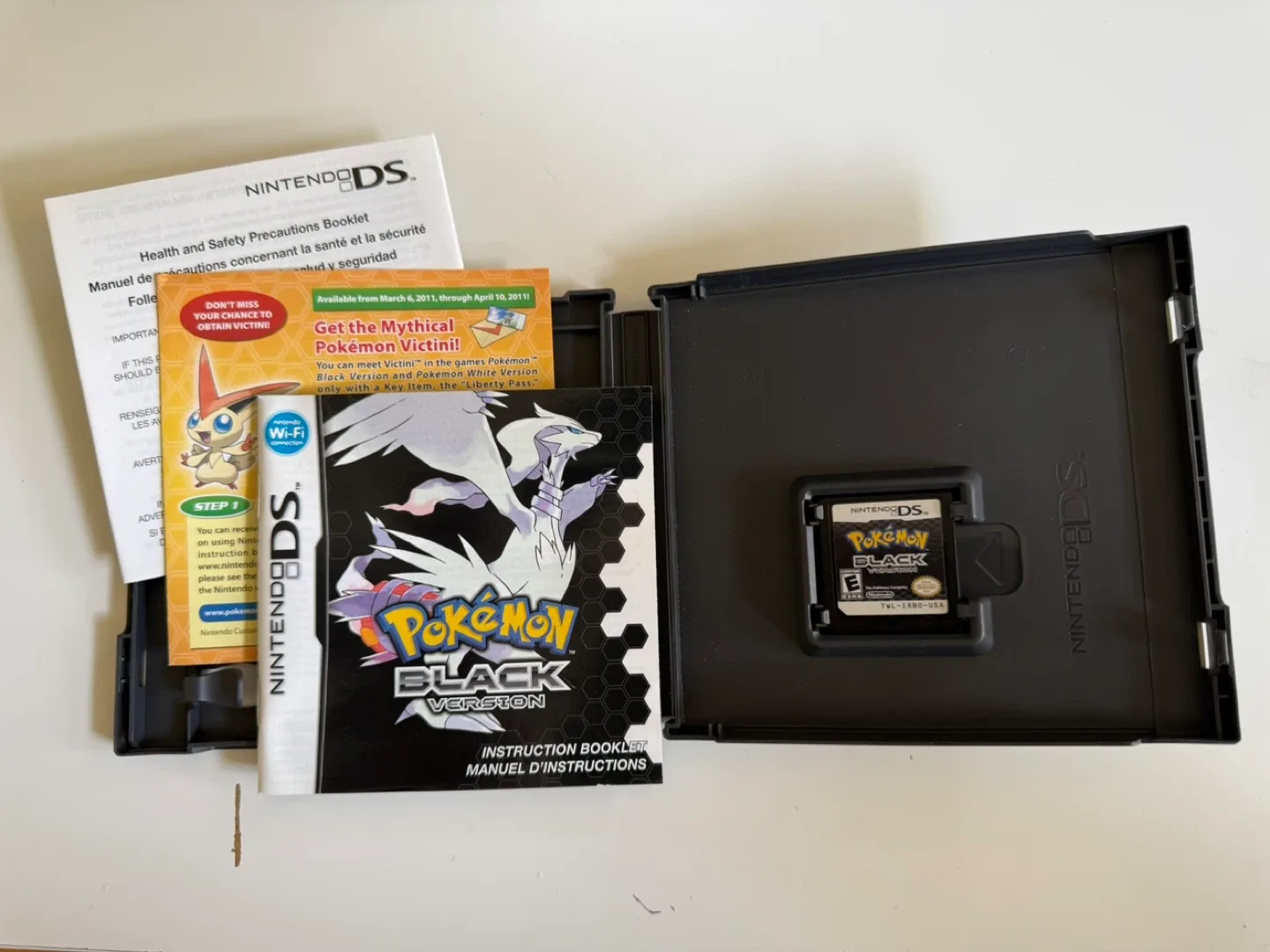 Pokémon Black Version Nintendo DS Game image indicator(2)