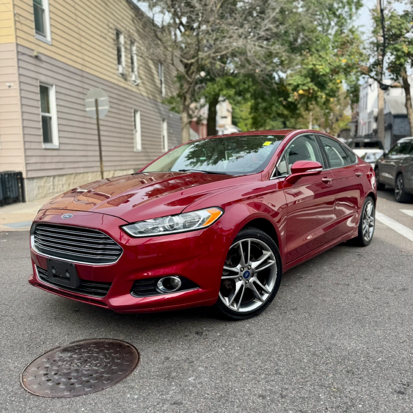 Ford Fusion Titanium - Red Sedan