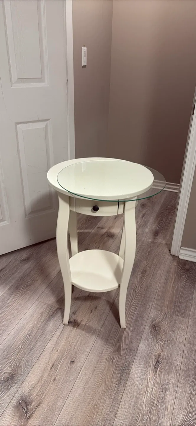 White Round Side Table with Glass Top image indicator(3)