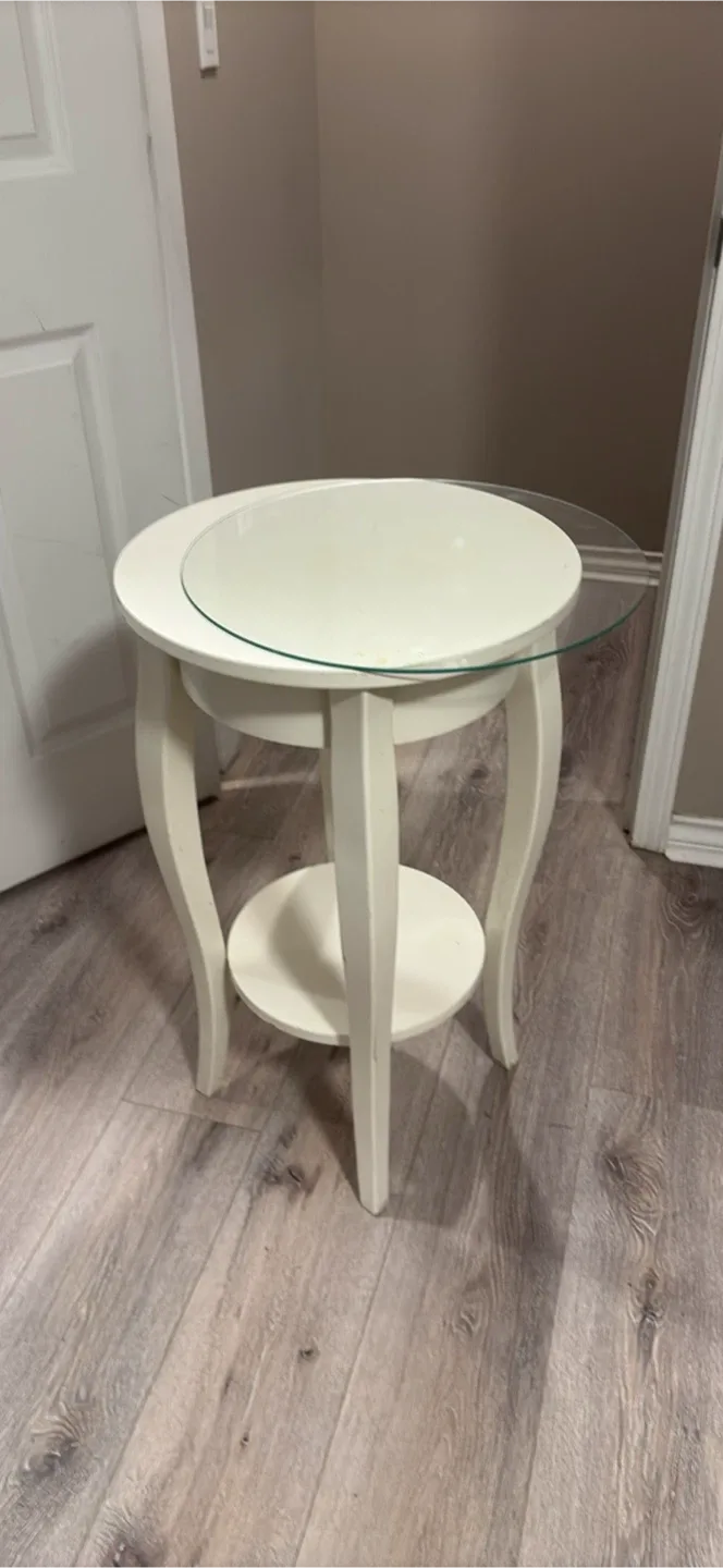 White Round Side Table with Glass Top image indicator(4)