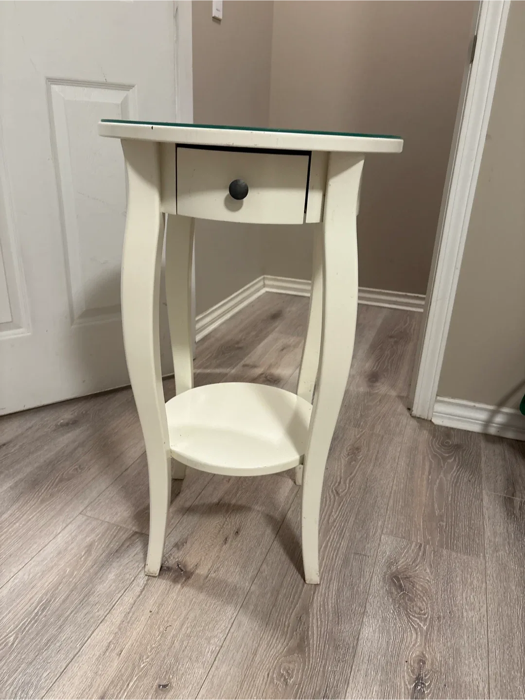 White Round Side Table with Glass Top image indicator(6)