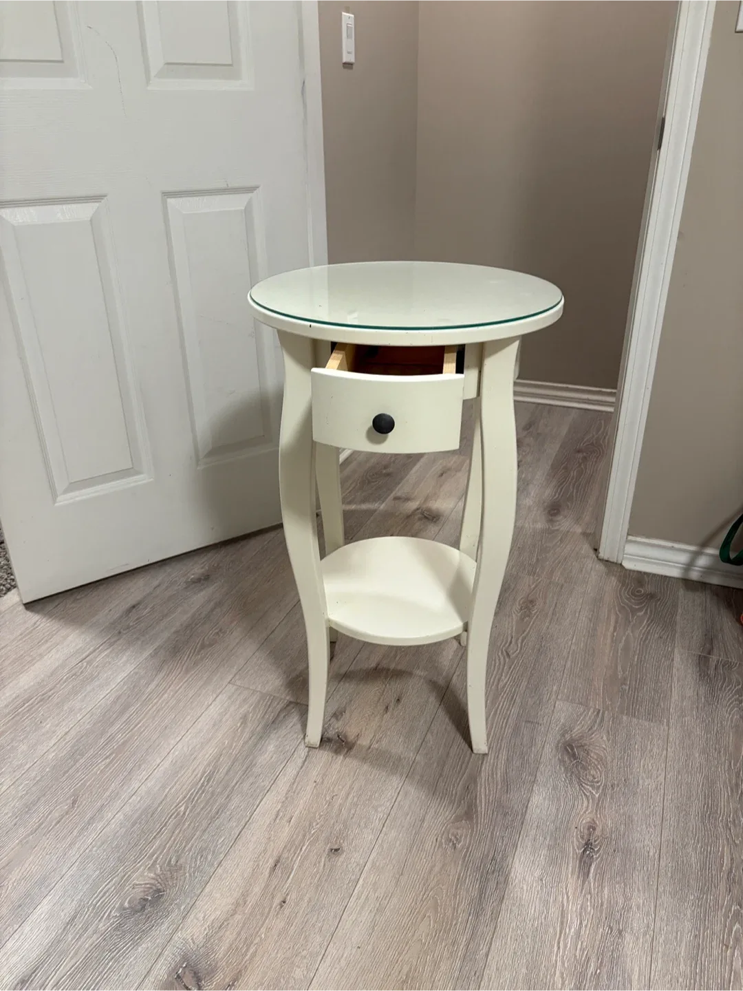 White Round Side Table with Glass Top image indicator(2)