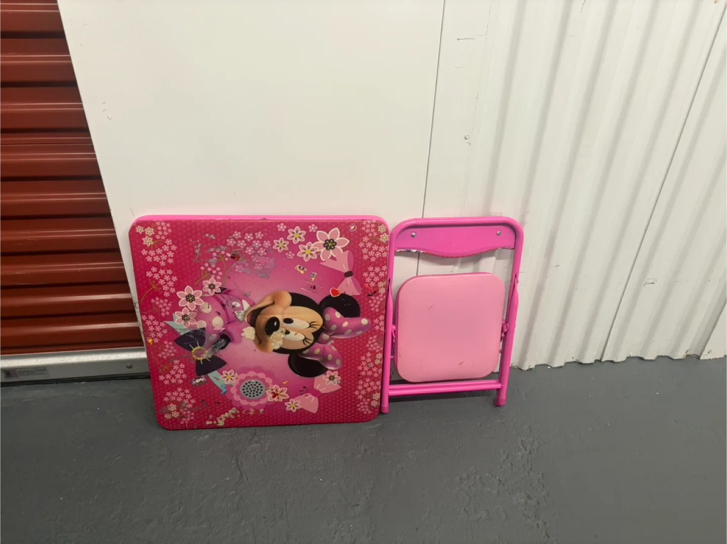 Minnie Mouse Pink Table & Chair Set