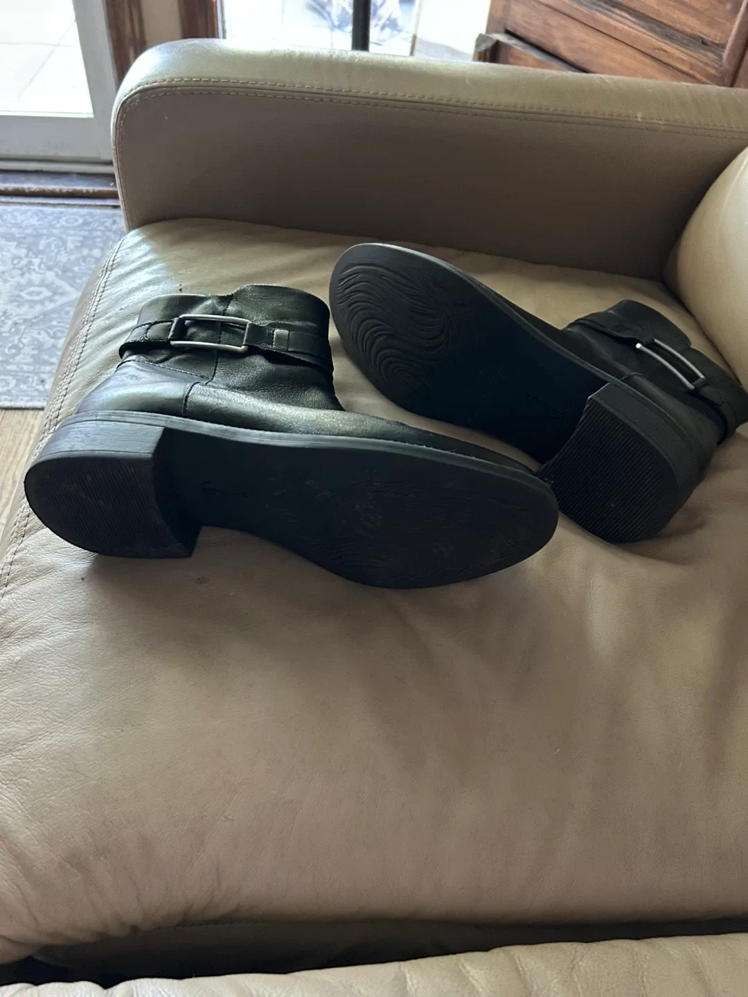 Clarks Women's Black Leather Boots - Size 9.5 image indicator(3)