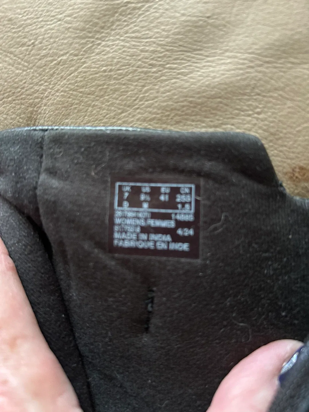 Clarks Women's Black Leather Boots - Size 9.5 image indicator(4)